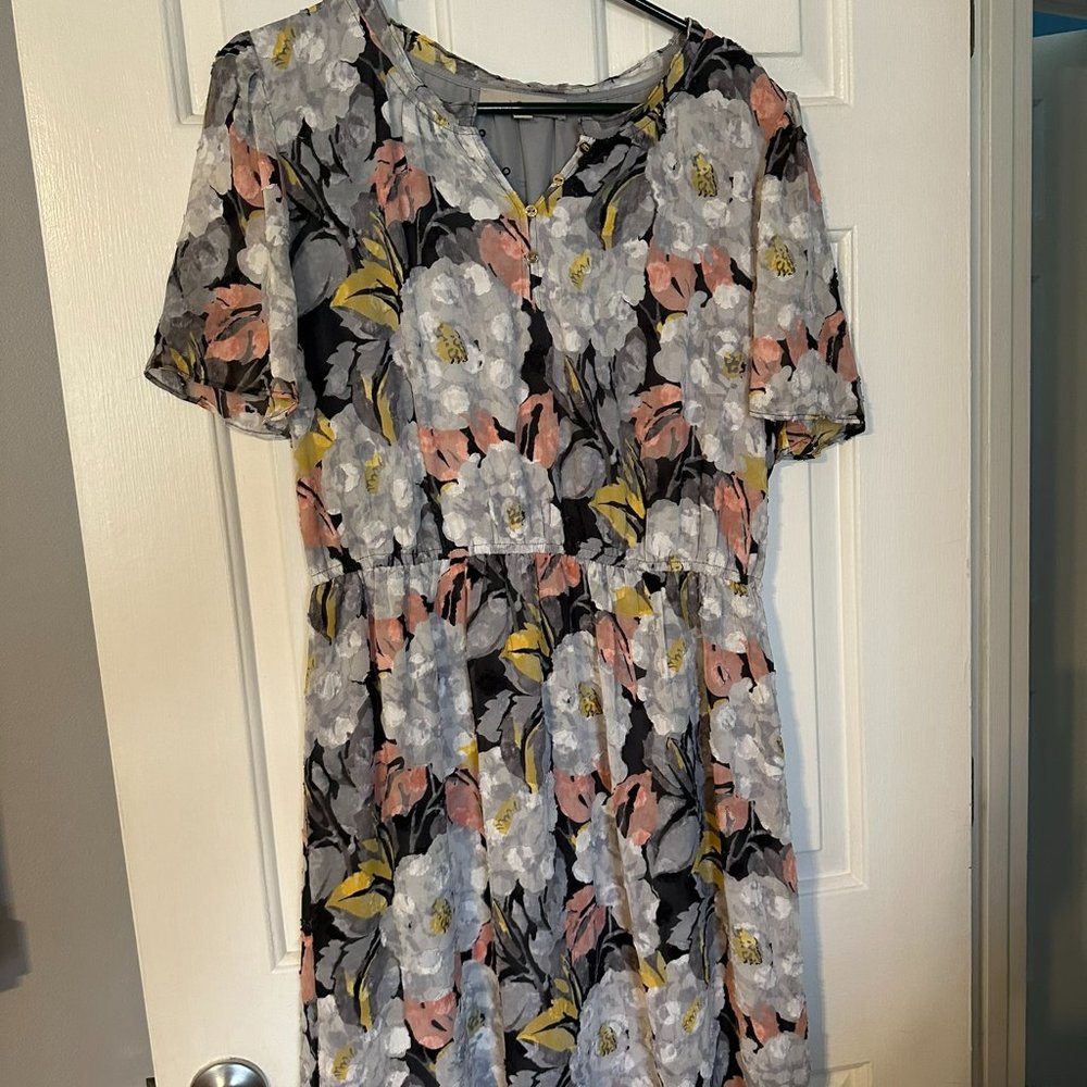 Size L Textured Floral Loft Dress